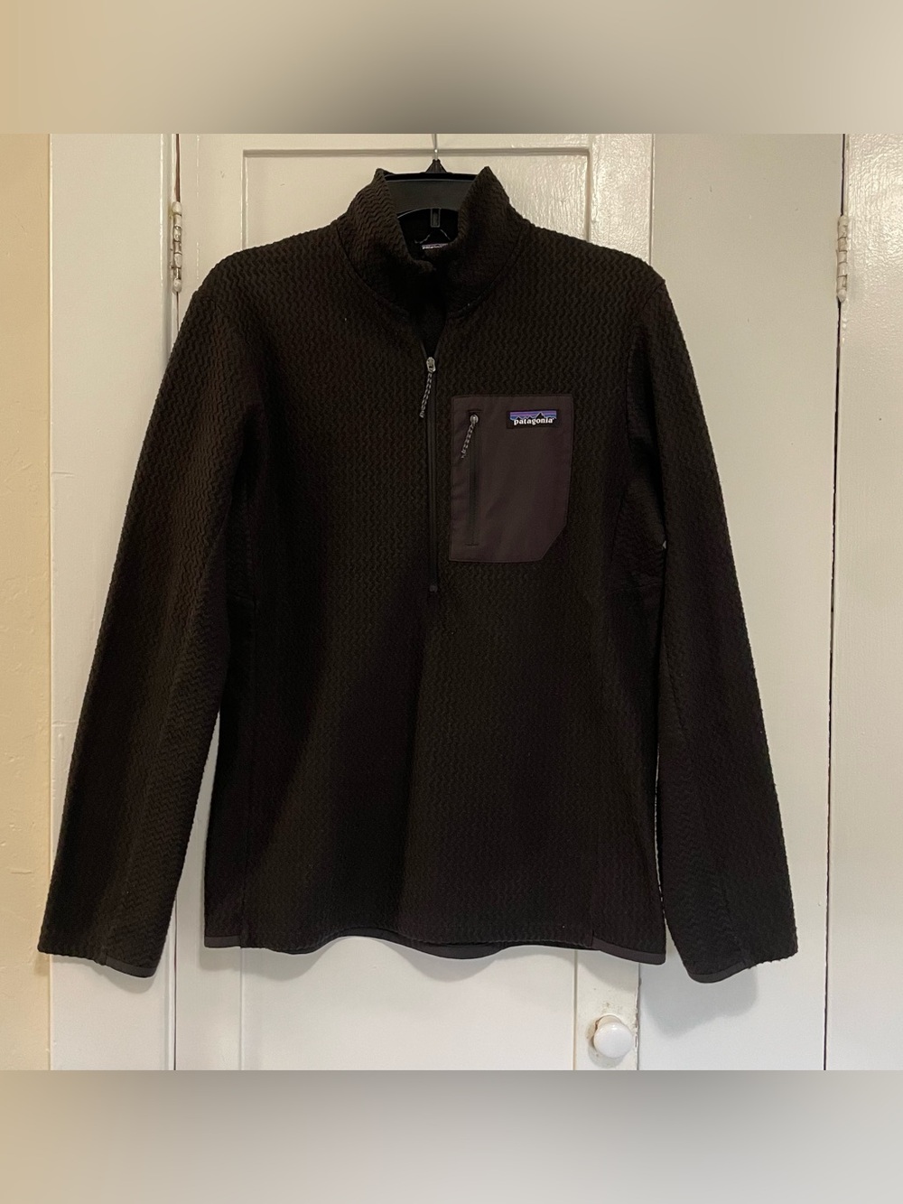 Patagonia Men's R1 air black Half-Zip Textured fleece pullover medium